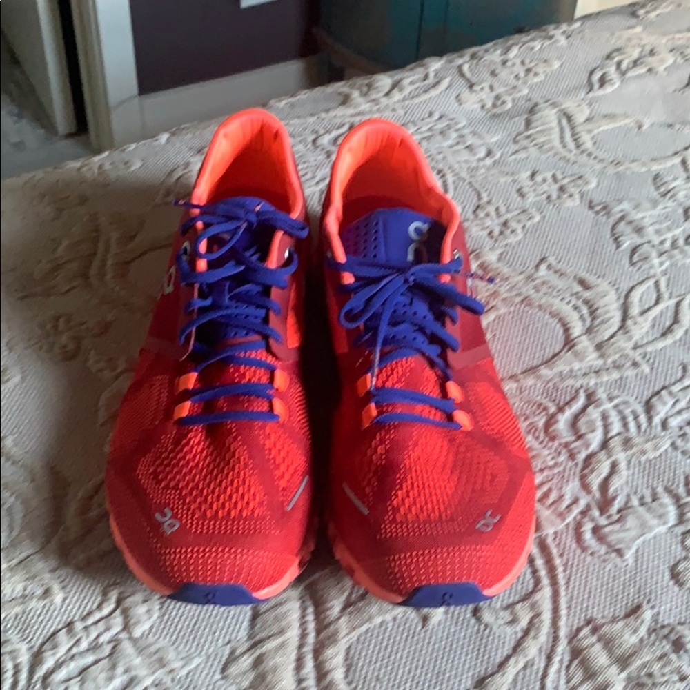 ON/Cloud X tech running shoes